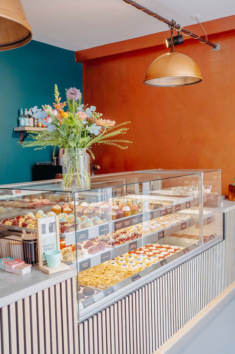 Café Kjeks Hamburg – vegane Backwaren und authentischer Mangala Sticky Chai im Café