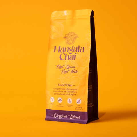 Mangala Sticky Chai Original Blend Frontansicht – Schritt-für-Schritt Zubereitung auf der Verpackung für den perfekten handgemachten Chai
